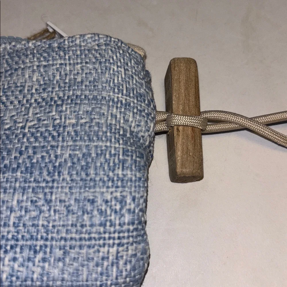 WAKES & WAVE BLUE TWEED MINI WRISTLET ZIP CLOSURE WOOD BLOCK ADORNMENT ON STRAP